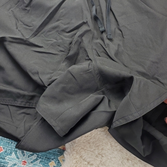 Old Navy Mid-Rise Dolphin-Hem Run Shorts for Women BlackJack 4X - Picture 6 of 11